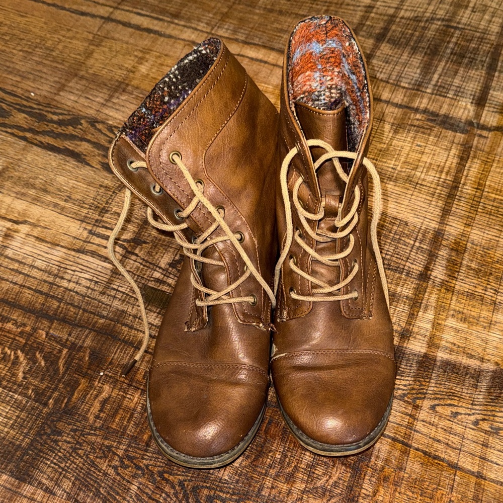 Clarks Tan Leather Lace-Up Boots